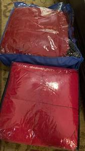 lot 1401 image: Full and Queen comforters