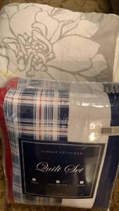 lot 1403 image: Fullqueen comforter and quilt