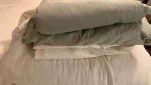 lot 1404 image: King sheets and mattress pads
