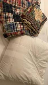 lot 1406 image: Queen comforter and quilt