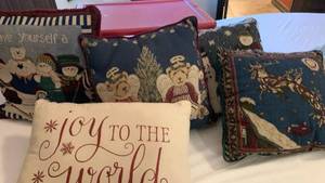 lot 1410 image: Sterilite bin and Christmas pillows