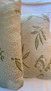 lot 1415 image: 2 foam bed pillows