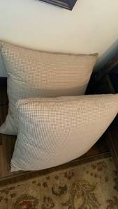 lot 1418 image: 26 inch throw pillows