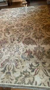 lot 1429 image: 11x8 area rug