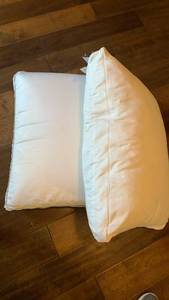 lot 1433 image: Bed pillows