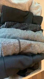 lot 1440 image: Ladies clothes mostly leggings, yoga pants size SM