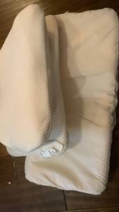 lot 1442 image: Memory foam bed pillows