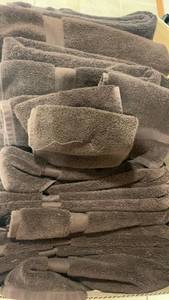 lot 1448 image: Bath and hand towels