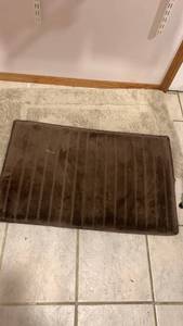 lot 1454 image: Throw rugs 39x24 and smaller