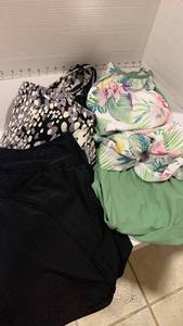 lot 1461 image: Ladies swim suits size L
