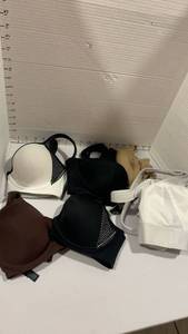 lot 1464 image: Bras mostly 38B