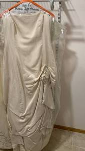 lot 1471 image: Cream color Wedding gown no size tag