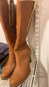 lot 1479 image: Ugh boots size 9