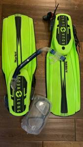 lot 1487 image: Swim gear clippers , goggles and snorkel accessory