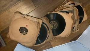 lot 1512 image: Vintage 78 record albums