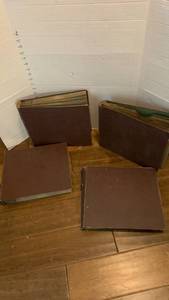 lot 1513 image: Vintage 78 record albums