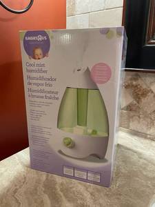 lot 1550 image: Babies R Us cool mist humidifier