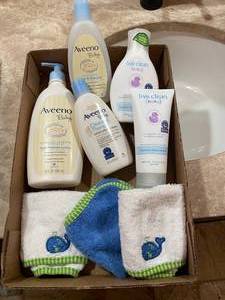 lot 1551 image: Aveeno and Live Clean baby wash, lotions and washcloths