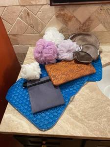 lot 1559 image: Loofahs and more