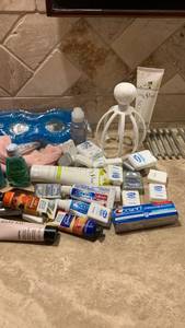 lot 1570 image: Lotions, floss, tooth paste, head massager and more