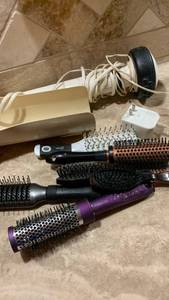 lot 1578 image: Massager, brushes and sock helper