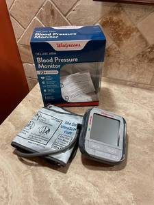 lot 1589 image: Walgreens blood pressure monitor