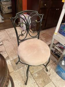 lot 1594 image: Vanity chair