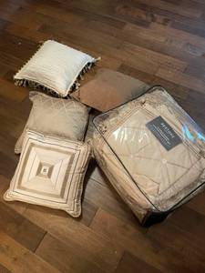 lot 1596 image: Queen bedding set