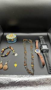 lot 1900 image: Mixed Jewelry and Watch Collection Lot
