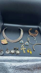 lot 1910 image: Mixed Jewelry Lot