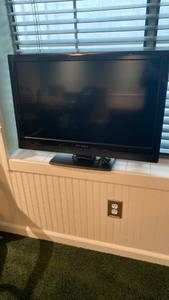 lot 2004 image: Dynex 32in tv IN BASEMENT