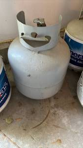 lot 3004 image: 15 lb Propane Tank with Safety Valve - Full