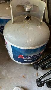 lot 3006 image: Amerigas 15 lb Propane Tank - maybe 12 full