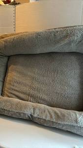 lot 3010 image: Gray Plush Microfiber Dog Bed - 45 in x 33 in