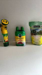 lot 3021 image: Garden Fertilizer Bundle - Miracle-Gro LiquaFeed and Ferti-lome Palm Tree Food