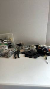 lot 3033 image: Miscellaneous Garage Items