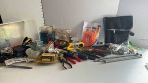 lot 3036 image: Garage Items