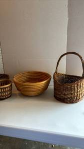 lot 3048 image: Baskets