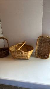 lot 3049 image: Baskets
