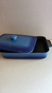 lot 3054 image: Parini Enameled Cast Iron Baking Dish with Lid - Blue