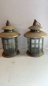 lot 3059 image: Metal and Glass Decorative Outdoor Lanterns - Set of 2
