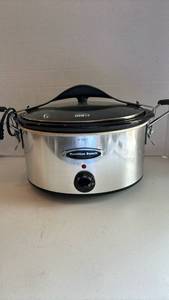 lot 3064 image: Hamilton Beach Slow Cooker with Stay-or-Go Lid