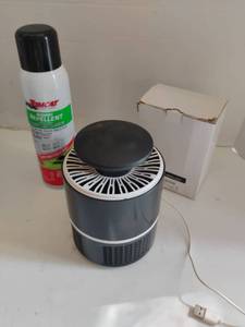 lot 3100 image: USB Powered Mosquito Trap Light, Solar Powered Animal Repellent and Spray