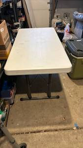 lot 3138 image: 4 foot x 2 foot folding table