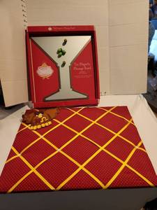 lot 3201 image: Tini magnetic message board (new in box)and fabric memo board