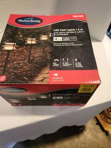 lot 3202 image: Harbor Breeze LED path lights 4 count new in box