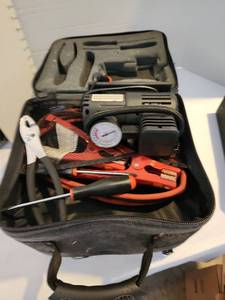 lot 3217 image: Emergency roadside kit