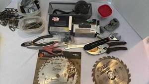 lot 3305 image: Tool Lot - Chrome Saw Blade, Hand Tools, Decking Screws