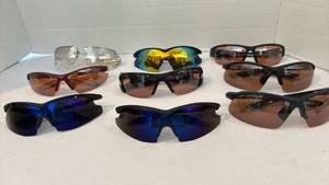 lot 3328 image: Sports Sunglasses Collection - Multiple Pairs with Mirrored Lenses