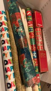 lot 3403 image: Assorted gift wrap